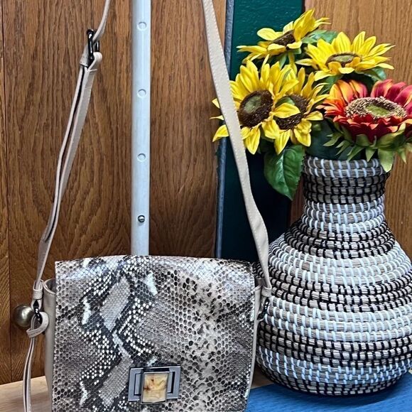 Brand New Tan Leather &  Snakeskin  Crossbody With Agate Stone Closure - Picture 13 of 13